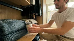 Motten in de kledingkast: simpele, natuurlijke routines die je wol beschermen (zonder naftaline)