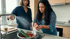 Geen zeep, geen gedoe: het citroenzuurspraytje dat fruit en groente langer mooi houdt