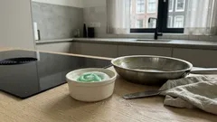 Suiker bij afwasmiddel: waarom die combinatie hardnekkig vet sneller losweekt