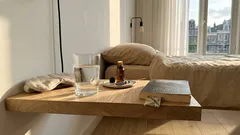 Waarom een glas water naast je bed volgens Feng Shui verrassend rustgevend kan werken